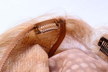 Een haarwerk geeft mensen met diverse haarproblemen een kapsel dat altijd in topvorm is. Daarom bestaan er verschillende types haarwerken.