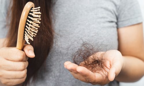 De impact van haarverlies is groot. Voel je jezelf hierdoor ook onzeker? Lees deze pakkende getuigenissen en ontdek de oplossing.