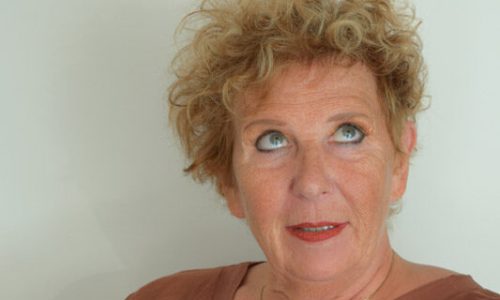 Door de wind, door de regen. Dwars door alles heen blijft je LiLBHair haartopper in vorm. De herfst is geen nachtmerrie meer voor je haar.