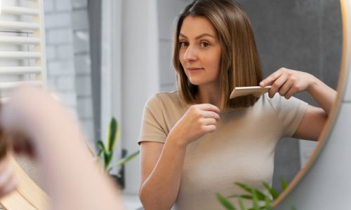 Tijdens het bezoek aan de dermatoloog kom je te weten dat je aan psoriasis lijdt. Voel je je onzeker door de psoriasis op je hoofdhuid?